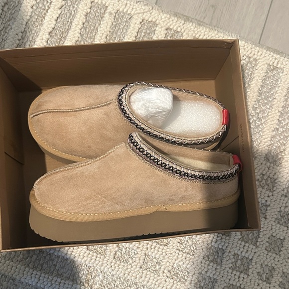 Platform Slip-On Shoes - Picture 4 of 6